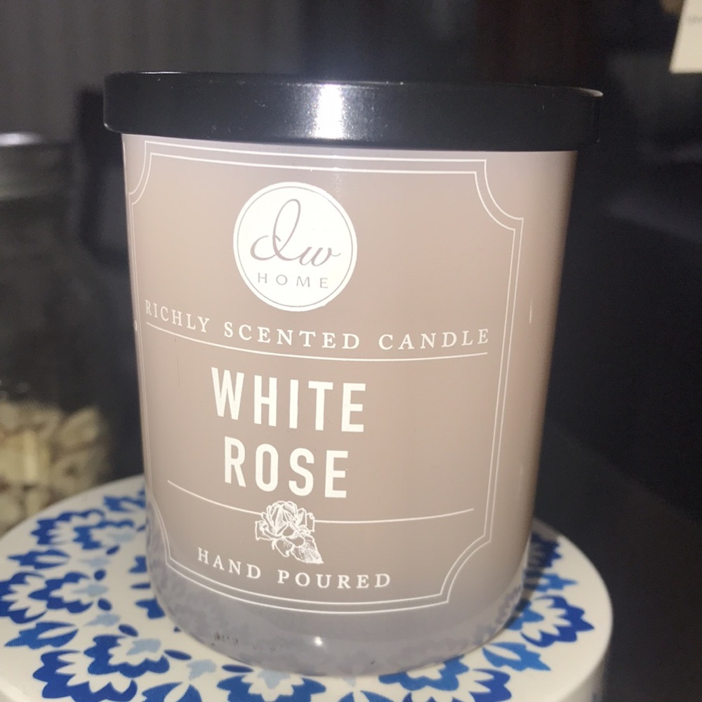 NWT DW Home White Rose Candle 3.8 Ounce Travel Size - Scented Candle - Picture 2 of 4